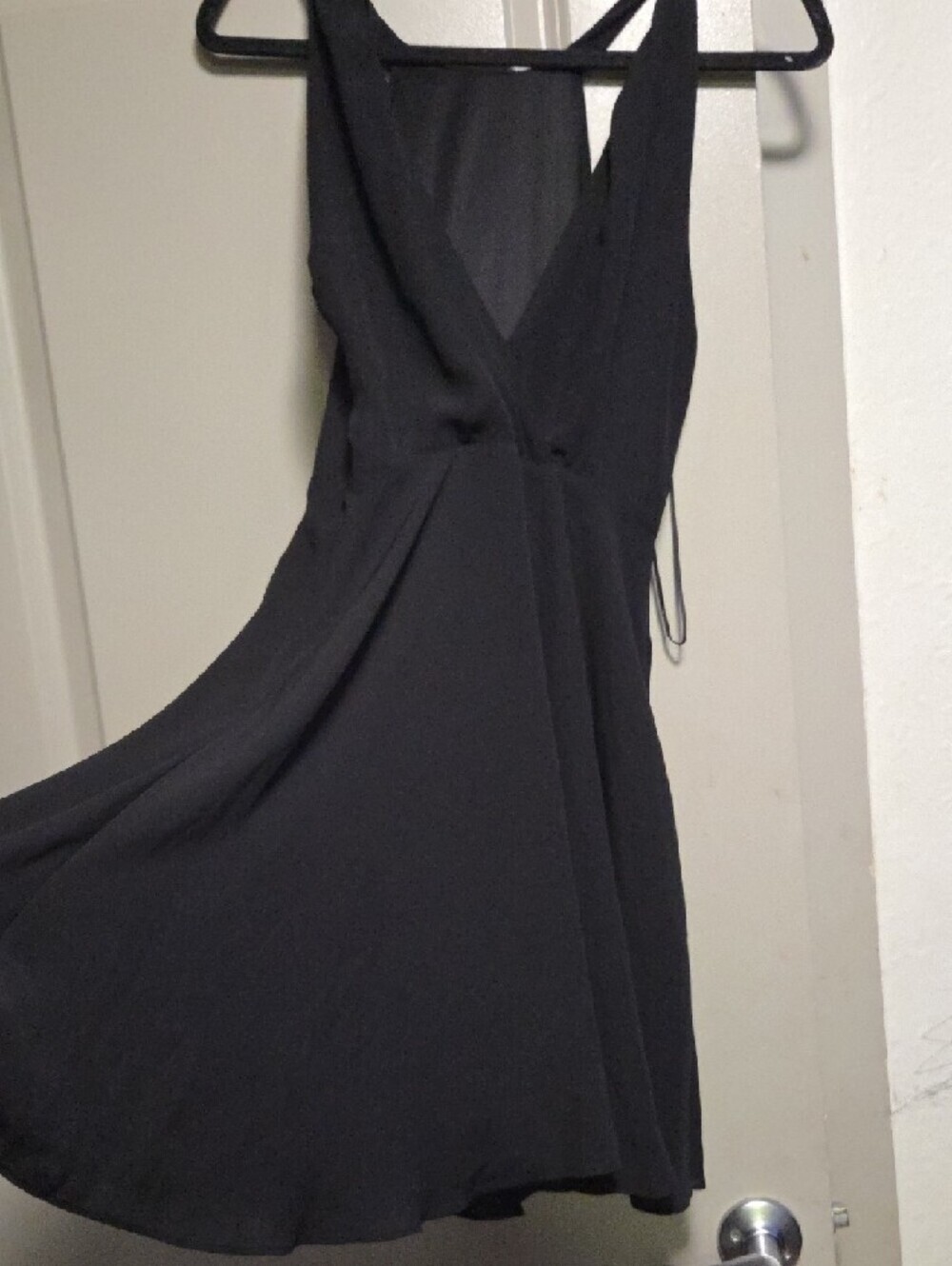 Express Black Sleeveless V‑Neck Midi Dress - Picture 2 of 7